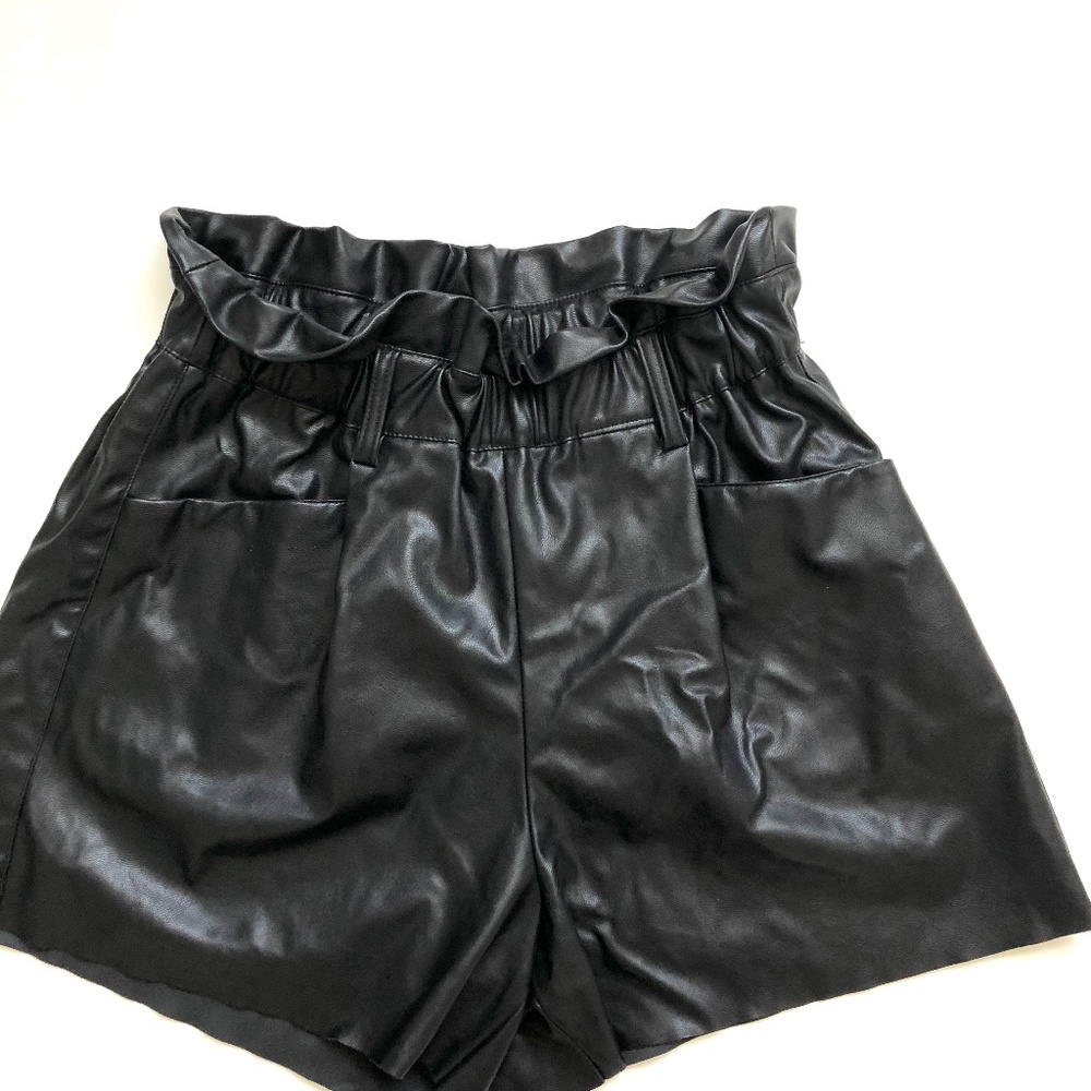 Oat faux leather high waist shorts with pockets size S